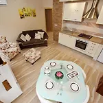 Few Steps From The Center - New And Modern For 4 Persons 公寓