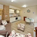Few Steps From The Center - New And Modern For 4 Persons 公寓 *