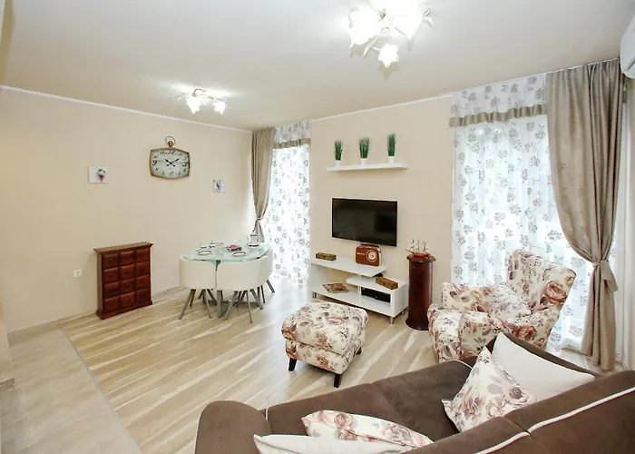Few Steps From The Center - New And Modern For 4 Persons Apartment *