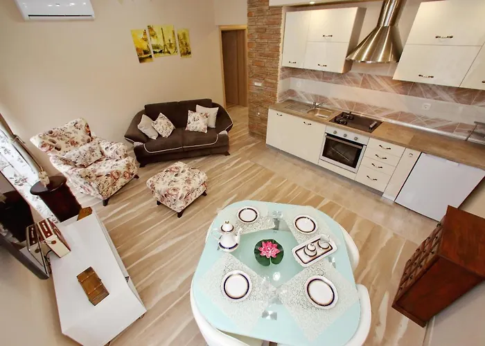 Few Steps From The Center - New And Modern For 4 Persons Apartment