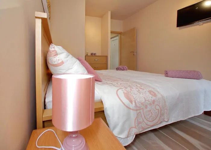 Few Steps From The Center - New And Modern For 4 Persons