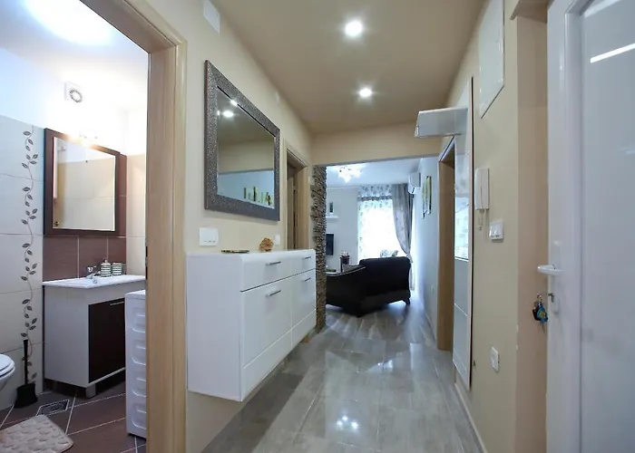 Apartment Few Steps From The Center - New And Modern For 4 Persons