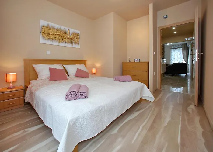 Few Steps From The Center - New And Modern For 4 Persons Apartment *