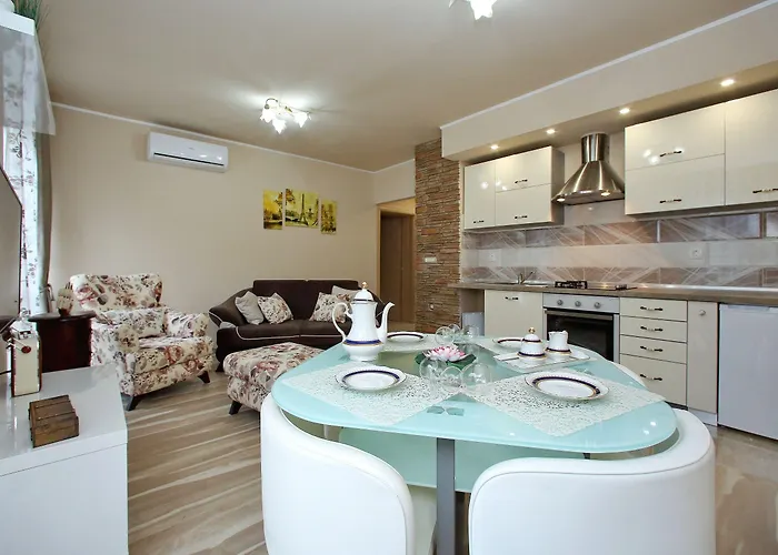 Few Steps From The Center - New And Modern For 4 Persons Apartment