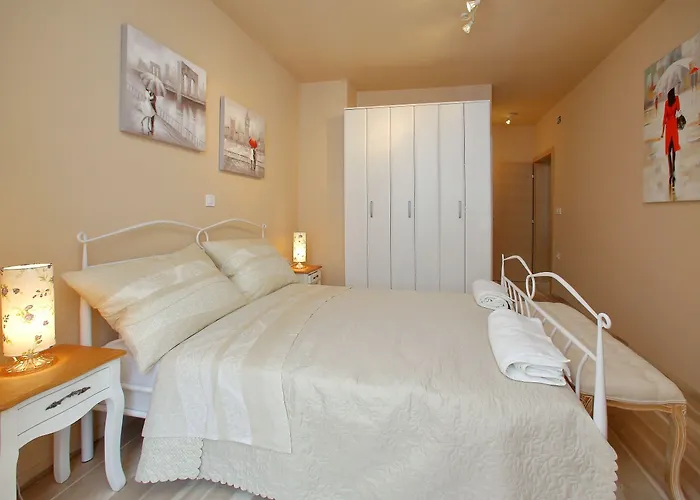 Few Steps From The Center - New And Modern For 4 Persons Apartment Zadar