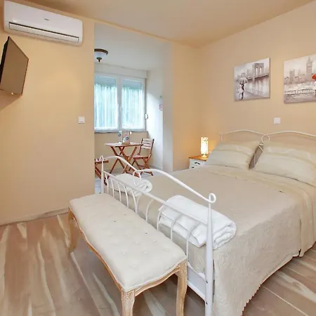 Lejlighed Few Steps From The Center - New And Modern For 4 Persons Zadar