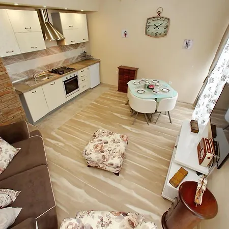 Few Steps From The Center - New And Modern For 4 Persons ザダル