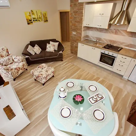 Lejlighed Few Steps From The Center - New And Modern For 4 Persons