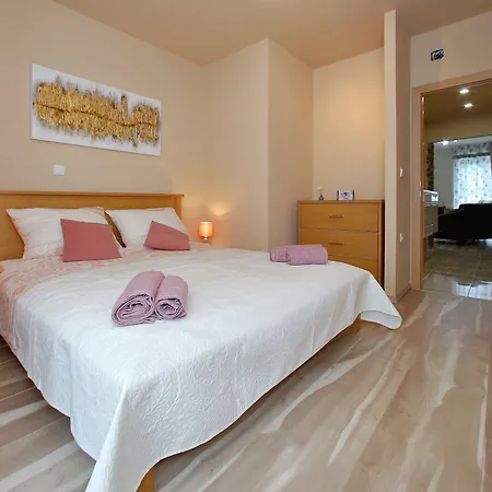 Lejlighed Few Steps From The Center - New And Modern For 4 Persons *