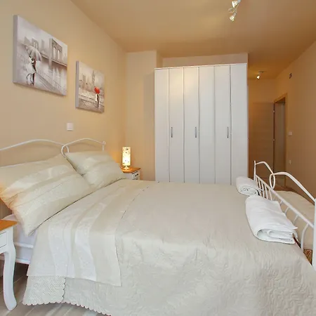 Few Steps From The Center - New And Modern For 4 Persons Lejlighed Zadar