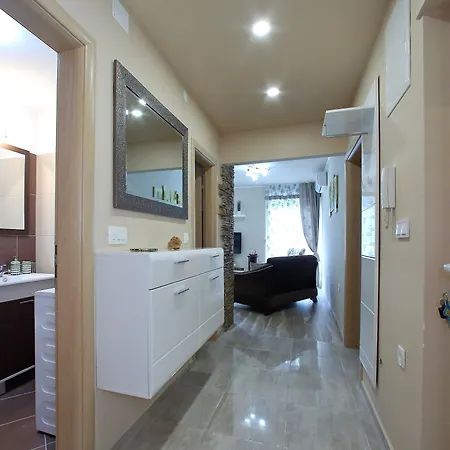 Lejlighed Few Steps From The Center - New And Modern For 4 Persons Zadar
