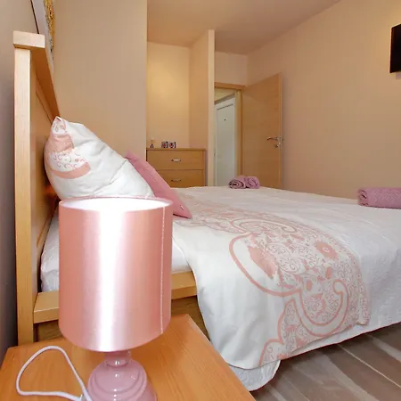 Few Steps From The Center - New And Modern For 4 Persons *