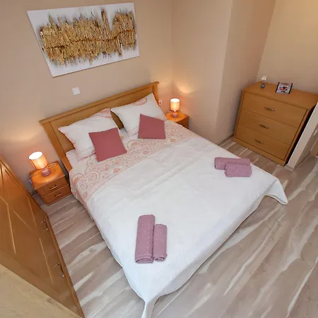 Few Steps From The Center - New And Modern For 4 Persons Daire *