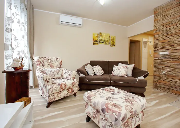 Few Steps From The Center - New And Modern For 4 Persons זאדאר